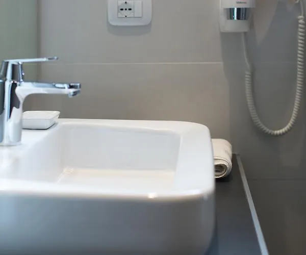 27 4* فيرّارا